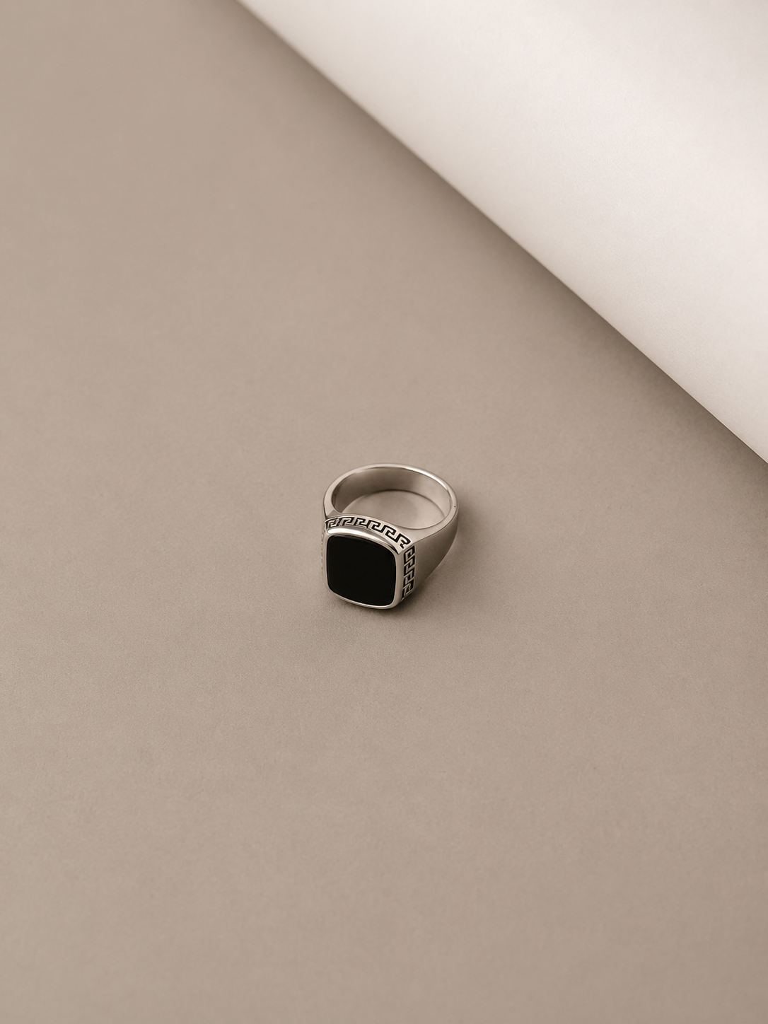 BLACK STONED RING