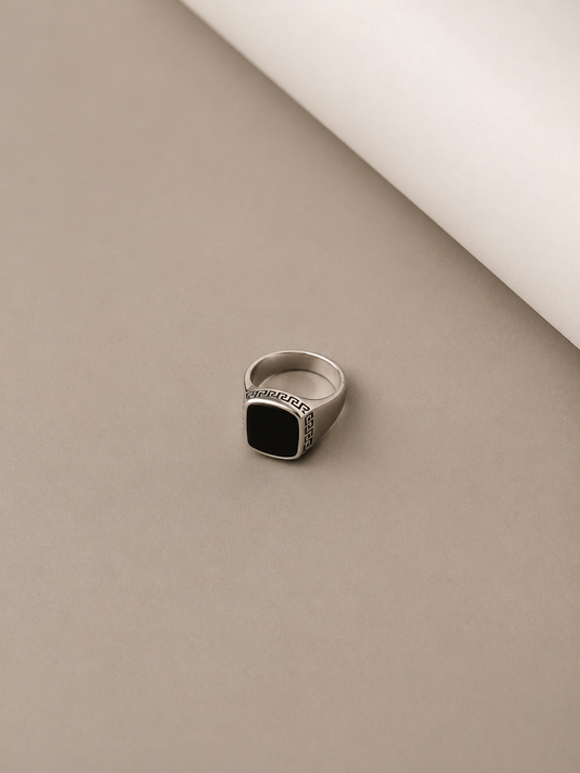 BLACK STONED RING